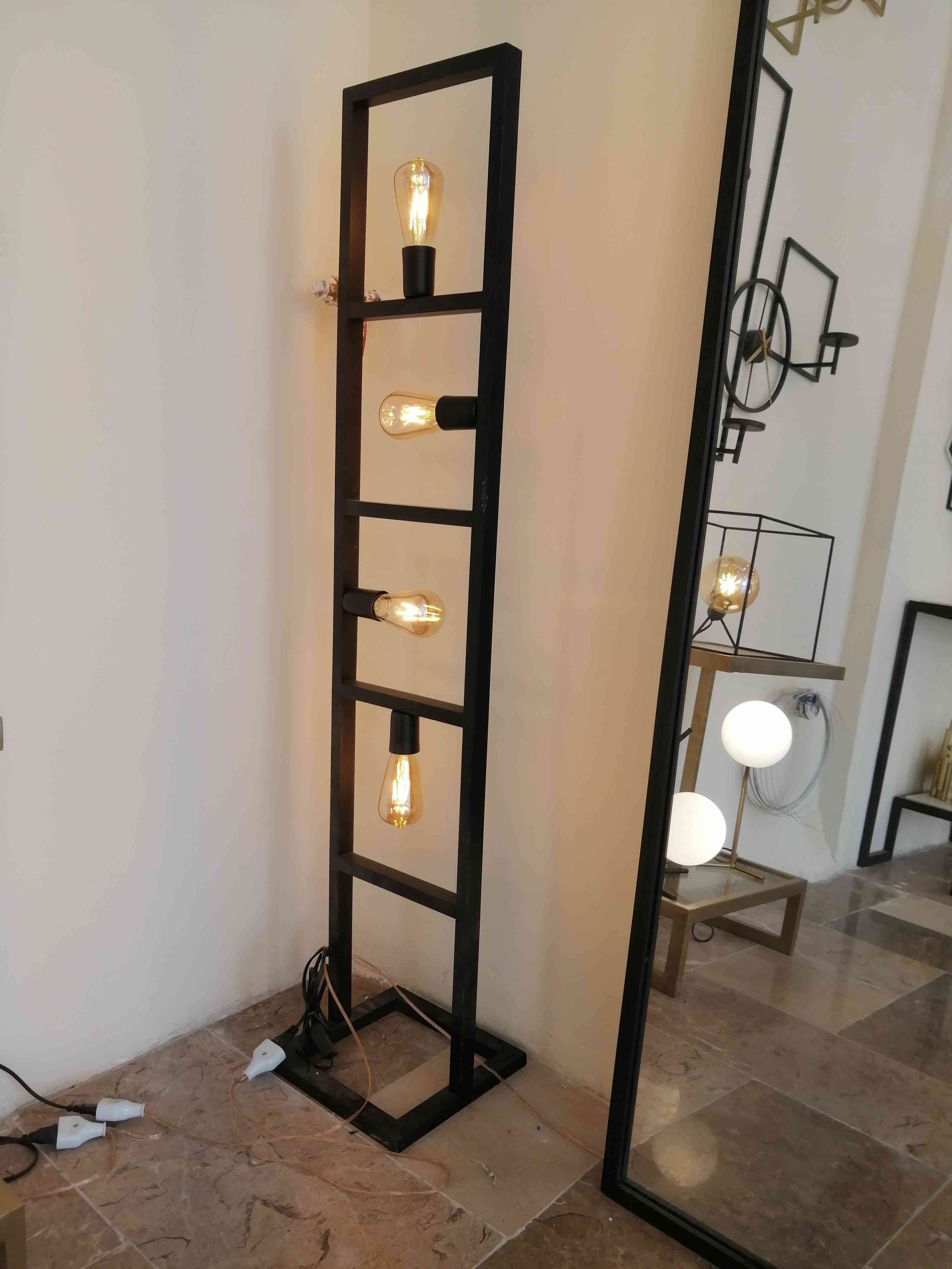 اباژور مدرن فلزی خاص کنار سالنی R111